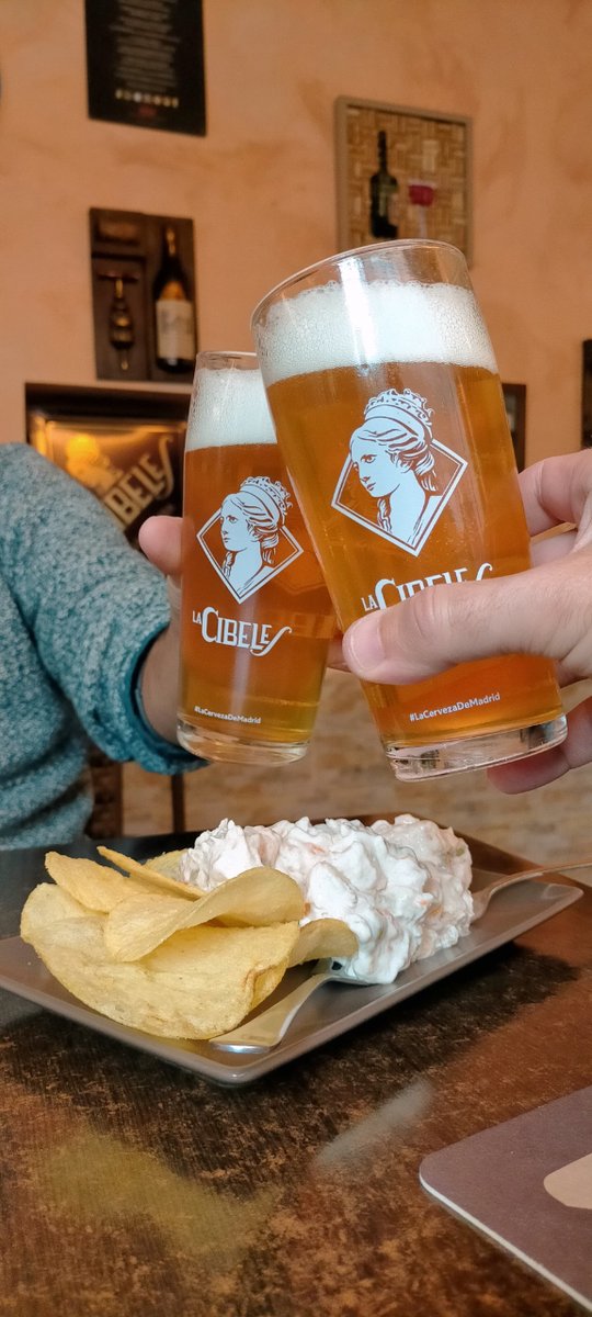 Viernes en Madrid significa dos cosas: fin de semana y La Cibeles. Cuéntanos, ¿cómo vas a disfrutar de nuestra cerveza este finde?
cervezaslacibeles.com/vive-la-cibele…

#lacervezademadrid #viernescervecero