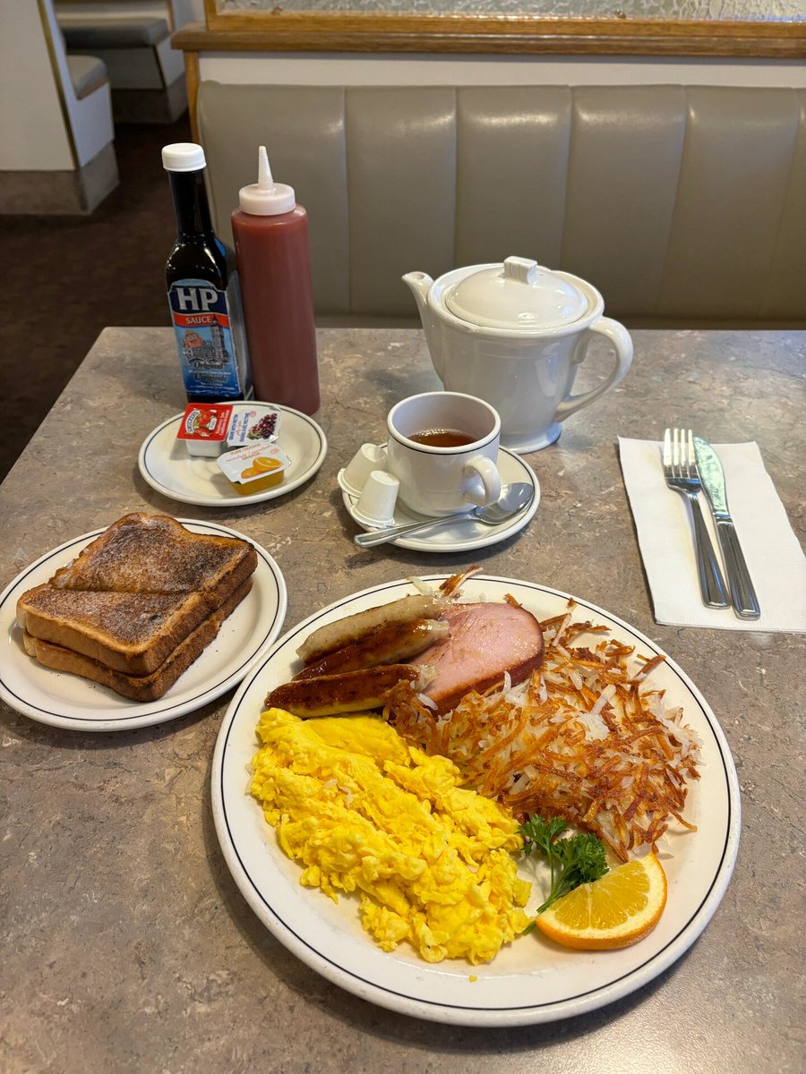 SadRabbita's tweet image. When the sun rises, I rise too. I am a human cookie.