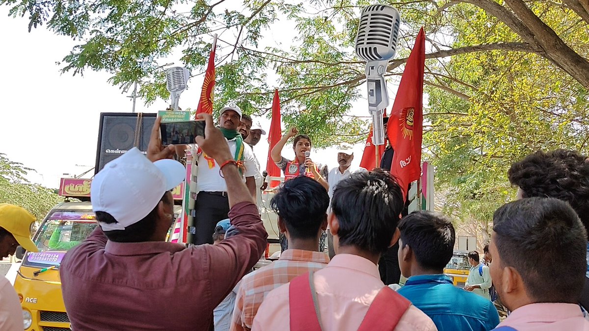 kali15061996's tweet photo. நாம் தமிழர் கட்சி 🔥🔥🔥

தருமபுரி நாடாளுமன்றத் தொகுதி வேட்பாளர் மருத்துவர் #அபிநயா_பொன்னிவளவன்

பரப்புரை...

#தருமபுரி_நாடாளுமன்றத்_தொகுதி|
#Abinaya4Dharmapuri |#Vote4NTK
#Election2024 #NTK_Symbol_Mike
#NoABCD ❌ #VoteForMike ✅

@kamaraj_abinaya @simbumuzu17
@akajithofficial @premdevi6401