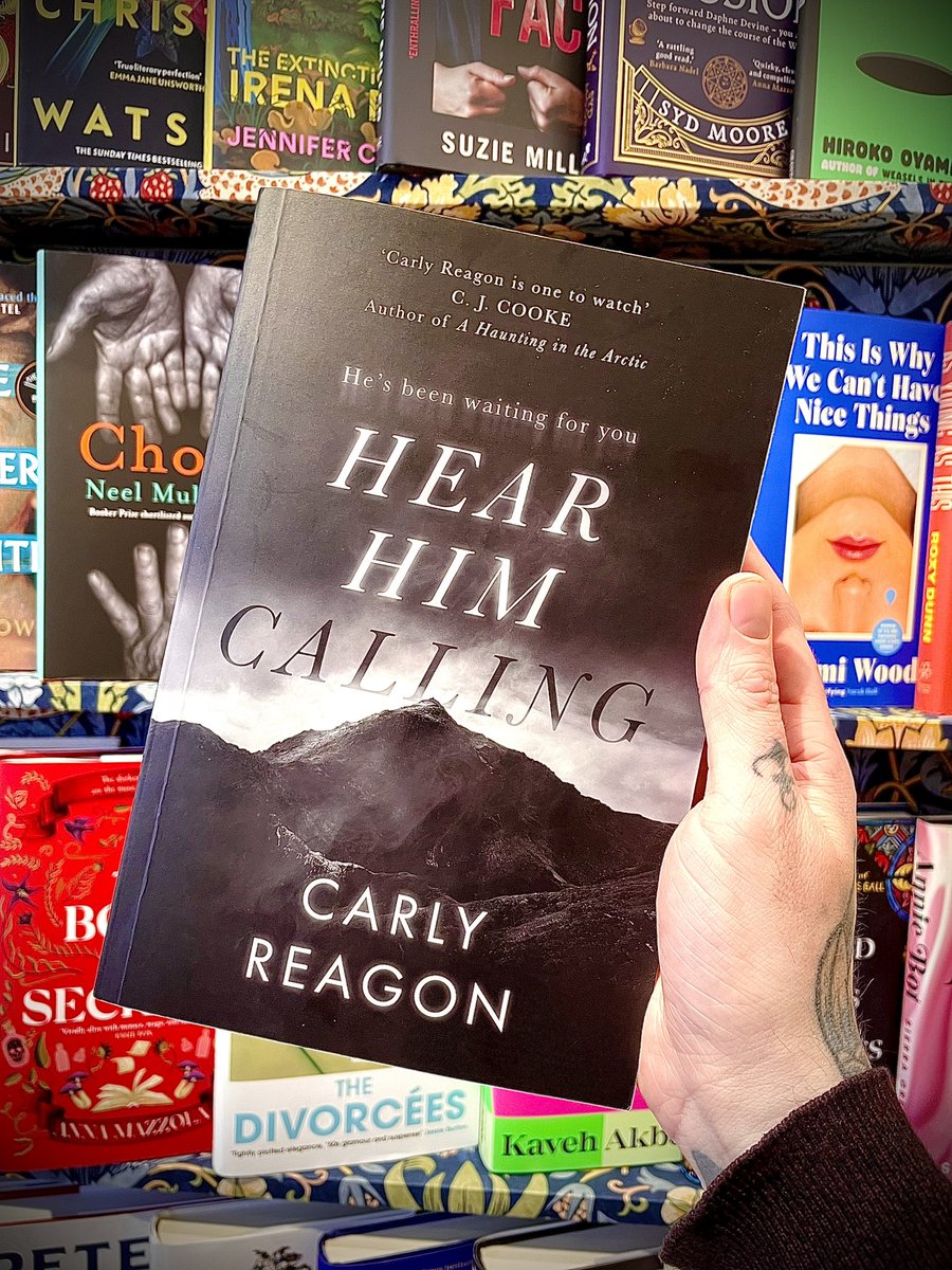 🖤 OHMYGOD 🖤 I have just finished #HearHimCalling by @carlyreagon and I can barely breathe! What an absolutely chilling, unnerving, heart-in-your-throat ghost story! Just excellent from start to finish! Preorder for release in October by @BooksSphere #BookTwitter #booktwt