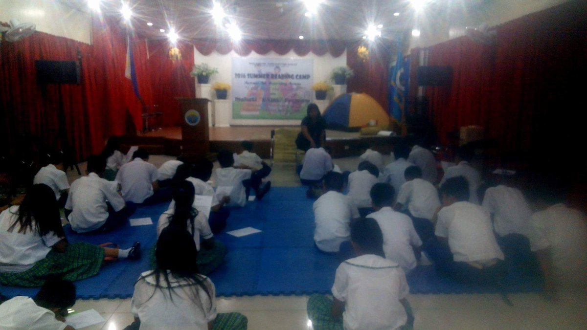 SUPERSTARNOLD11's tweet image. #ThrowbackPics Parang #SummerClass ito tapos nagFilm showing kami sa may AVR at nakaidlip ako dahil sa lamig at comfortable ng pwesto, lol!!