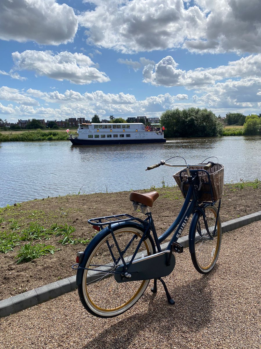 🌸Spring is here🌸

Soak up breathtaking sunsets from your own private balcony, or cycle along the river.

The perfect way to start the season at Yacht Club Place. 

Get in touch to find out more about the lifestyle and book a viewing.

📞 Pygott and Crone 0115 896 5072