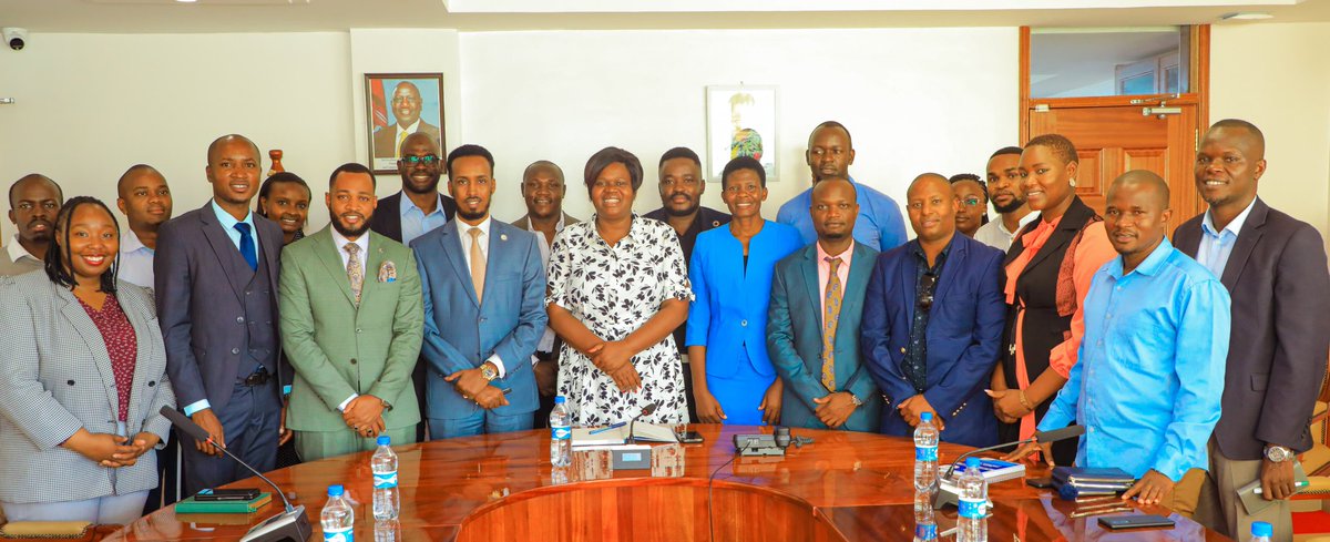 Today, NYC in partnership with @kymcaorg and @WeAreNimd alongside other youth leaders paid a courtesy call to @HomaBayCountyKE Governor H.E Hon. @gladyswanga.