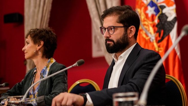 Cooperativa's tweet photo. Boric pide a sus ministros destacar buenas noticias: Hemos logrado normalizar el país #CooperativaContigo https://t.co/ZiuUJhIUP4 https://t.co/4JF71c2hCe