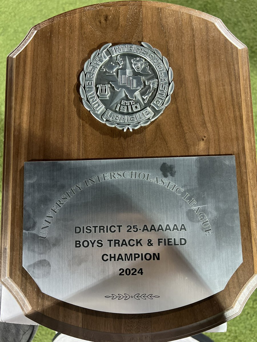 PROGRAM SWEEP! 🧹 Freshman, JV and Varsity boys track teams are the district 25-6A CHAMPS! Proud of all the hard work these guys put in! Well deserved and earned! On to Area next week @rock_track #GoRock