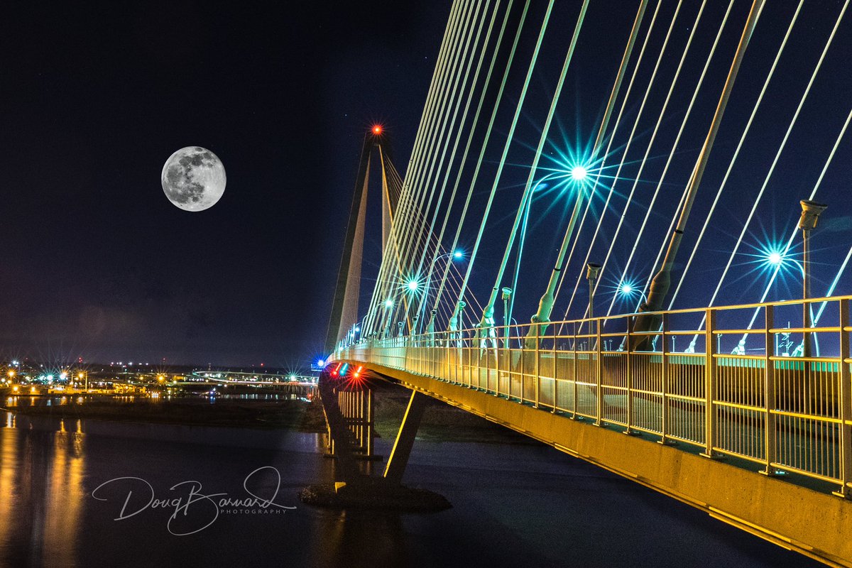 Moonrise from the Ravenel Bridge in Charleston, SC
Home of the @CRBridgeRun 
#DiscoverSC #charleston #holycity #explorecharleston #charlestonsc  #PalmettoState #cooperriverbridgerun #cooperriver #running #Moon #FullMoon #Lunar #nightscape #nightsky #Astrophoto #canonusa