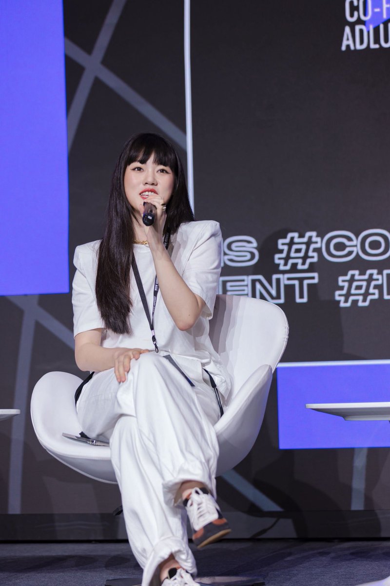 LiveArtX's tweet photo. Last week, our team enjoyed the @WOWsummitWorld in Hong Kong🚀

@MaoGray, Client Coordinator at LiveArt, shared her insights on the token distribution for Web2. 

Stay tuned for more exciting in-person events coming up soon❕ https://t.co/2BKhv5IIp1