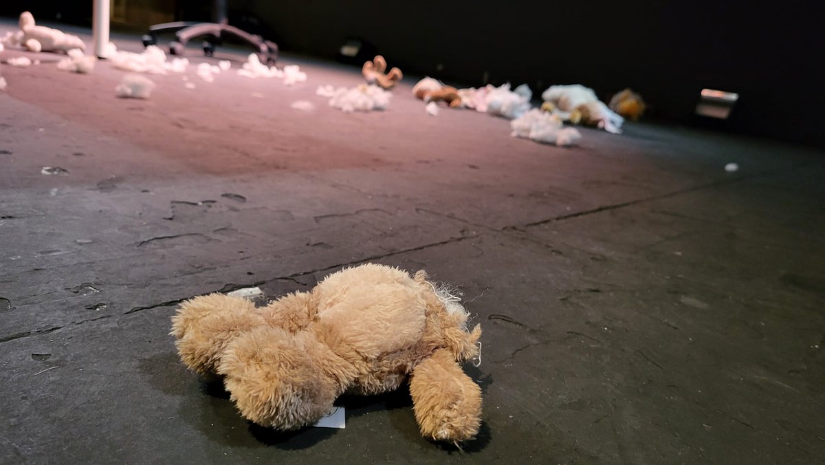 Some cool things happening @ParkTheatre including 'Sun Bear', written / performed by the excellent @sarahrichiie Funny, funny, rapidly not funny. Lovely writing, themes of workplace dynamics, stress, depression, repression, relationships. On for 2 weeks. Photo @divianladwa