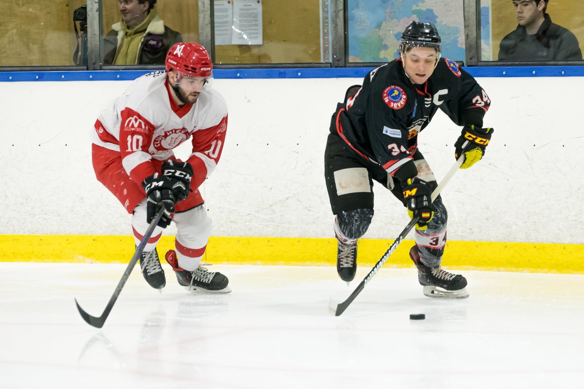 Apenas quedan unas horas para el quinto y definitivo partido de la gran final de la Liga, en el que el @clubhielojaca y el @HOCKEY_MAJADAHO se van a jugar el trofeo. La cita será este sábado a las 21:30 h. en el pabellón de hielo. +INFO: clubhielojaca.com/el-club-hielo-…