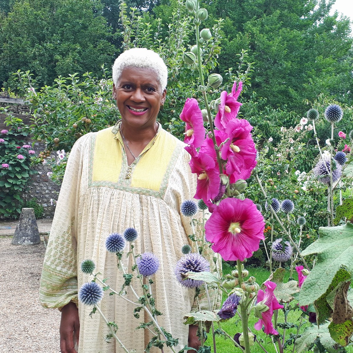 The garden at the @CharlestonTrust was treated as a living canvas by artists Vanessa Bell and Duncan Grant who filled it with flowers they loved to paint. Join Arit tonight at 8pm on @BBCTwo to find out more 🙂 🌸 #GardenersWorld #Gardening #FlowersOnFriday #ArtHistory