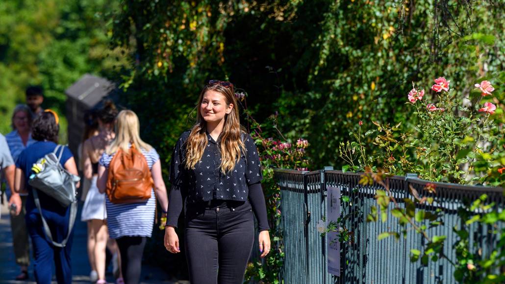 Longer warmer days make this a great time of year to start walking to work. Last year we spoke to Belle who walks from Gilstead to Saltaire three times a week. westyorks-ca.gov.uk/improving-tran… #WalkToWorkDay