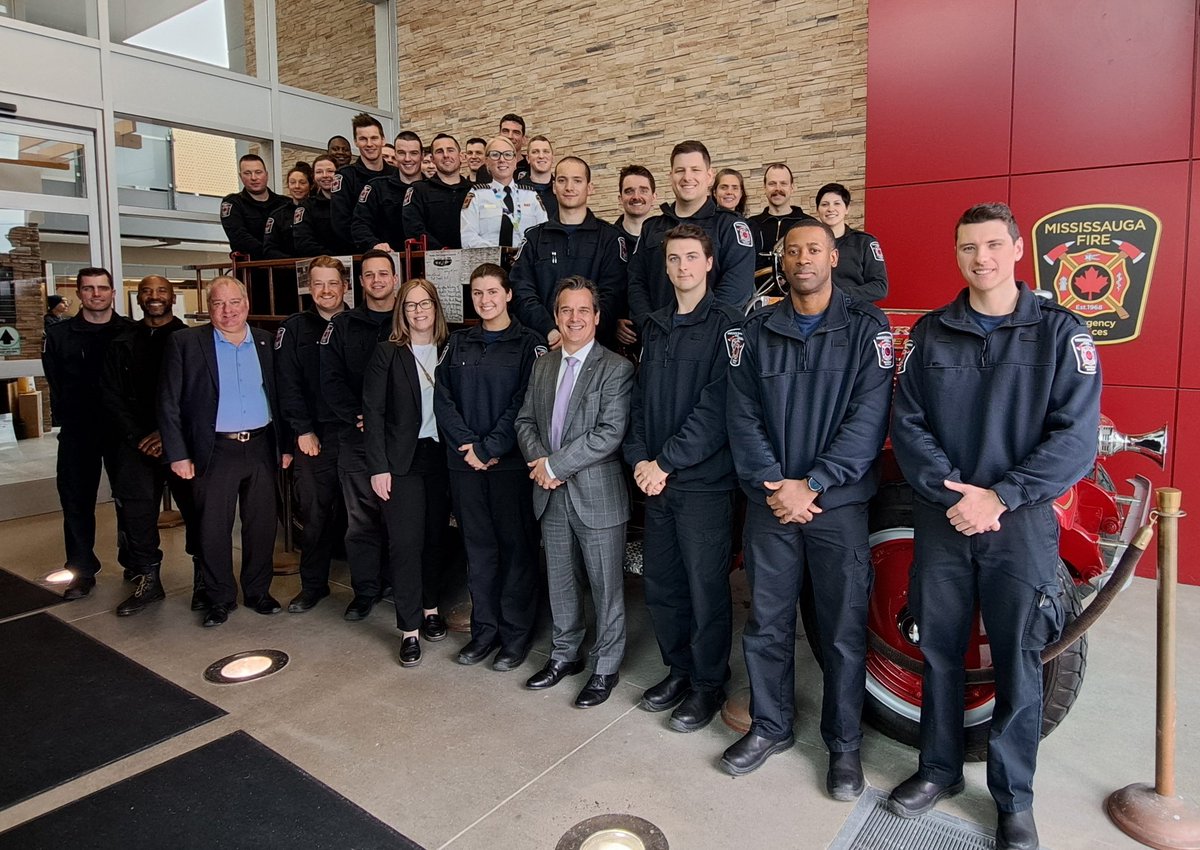 The firefighter recruits held a charity barbecue at the Gary Morden Centre. This year the charity is the Make-a-Wish Foundation. This year, there are 40 new recruits taking part of a 17 week training program ! @MississaugaFES @IAFF1212 #mississauga