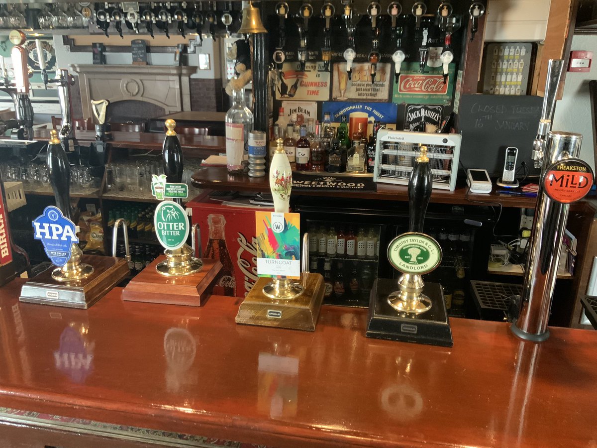 Friday lineup, always make sure that Timothy Taylor beer has a minimum 48 hours resting before serving, the way to a decent pint @BeesInChester @mlandtr78 @TimothyTaylors @CamraChester @weetwoodales @Johnbagatelle