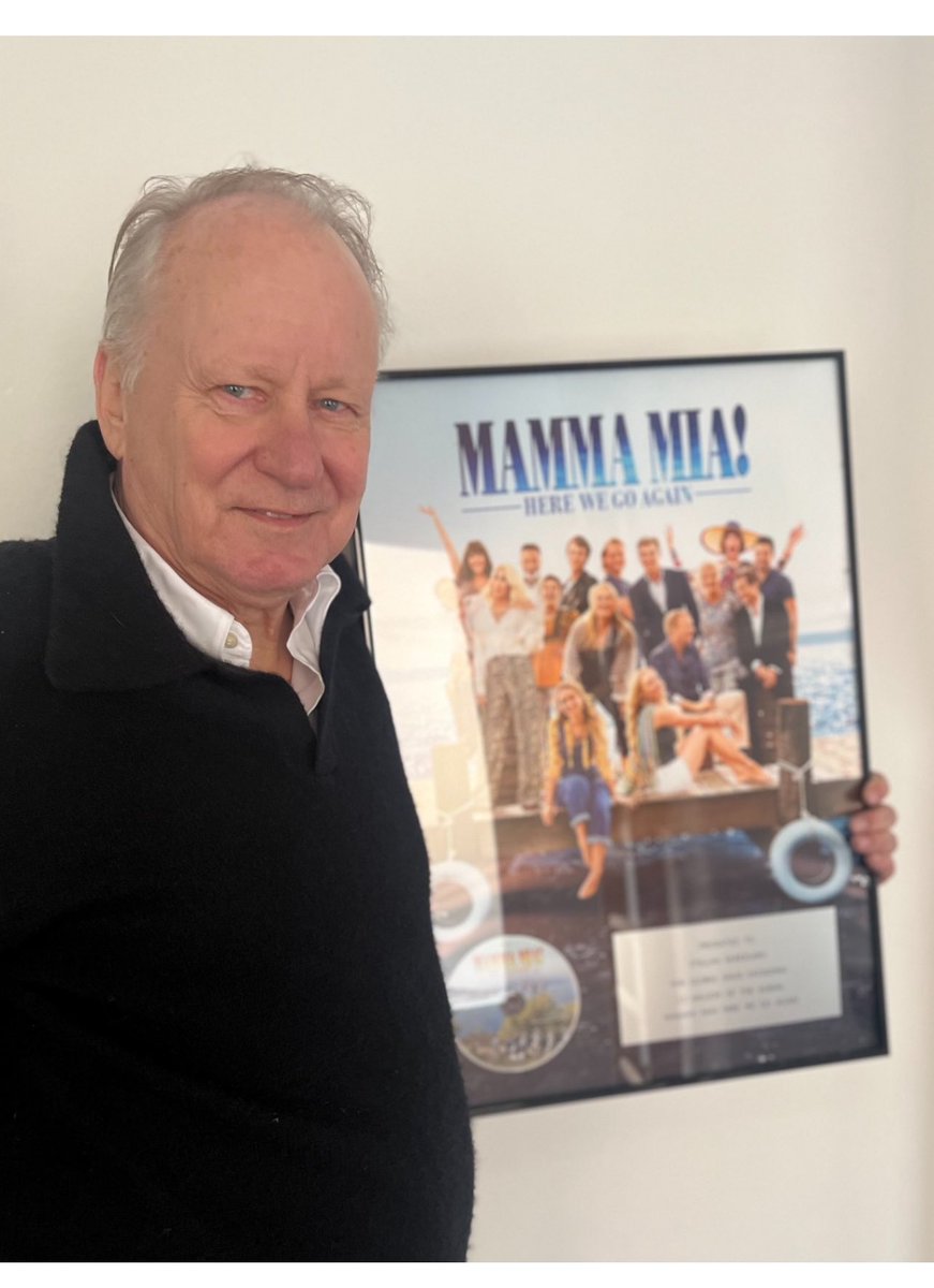 Some amazing new lots at @Cinema4Gaza just dropped! And your eyes are not deceiving you! That is Stellan Skarsgård taking a selfie with his donation. Go go go!!! uk.givergy.com/cinemaforgaza/…