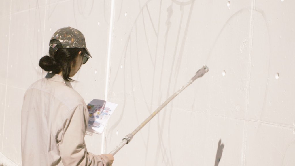 lletres's tweet photo. 💫 El #DMP24 segueix ben viu! 📚
Aquests dies l'artista #MinaHamada realitza una pintura mural, inspirada en el poema d'Estellés, que ha treballat amb les comunitats lingüístiques, culturals i educatives del Baix Guinardó.
📍@bibmrodoreda
➕ inf. 👇🏼 https://t.co/fdKQdsLuqK https://t.co/LnnLrYRrkb