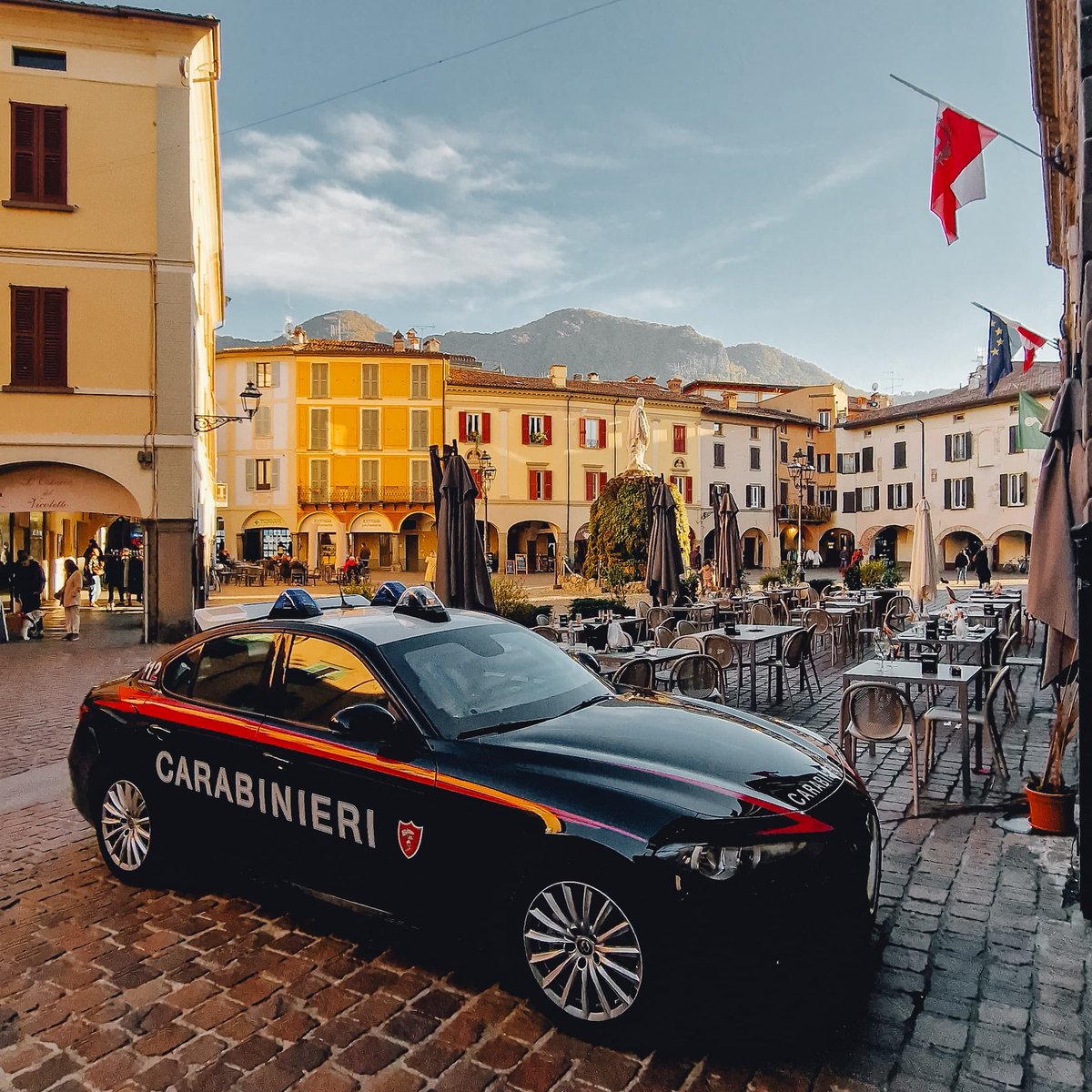 Buongiorno da Iseo (BS)
#Carabinieri #PossiamoAiutarvi #ForzeArmate #Difesa #15aprile