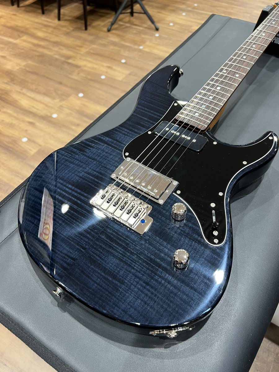 YAMAHA パシフィカ611VFM ぼっち・ざ・ろっくぼっちちゃん仕様へ