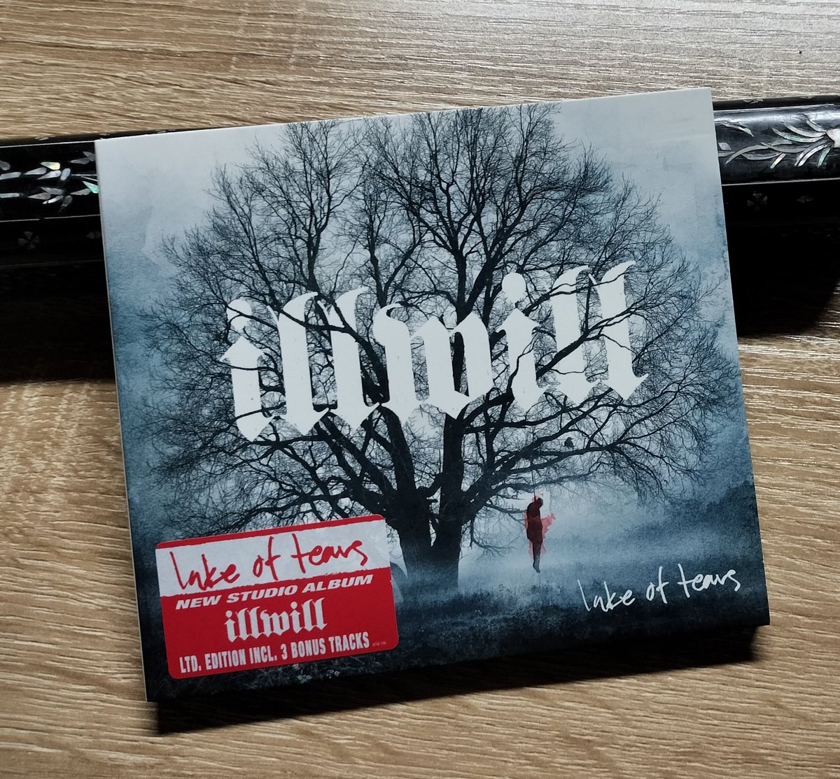 suiha_HM's tweet photo. #今夜の寝床のお供

Lake Of Tears 🇸🇪
Illwill

ロー〜ミドルテンポの、ドゥームっぽいメランコリックダークメタル。
でも暗いわけではなく、ちょうどよく心地よいメロディラインもあります🖤

#LakeOfTears https://t.co/awZaw41hqP
