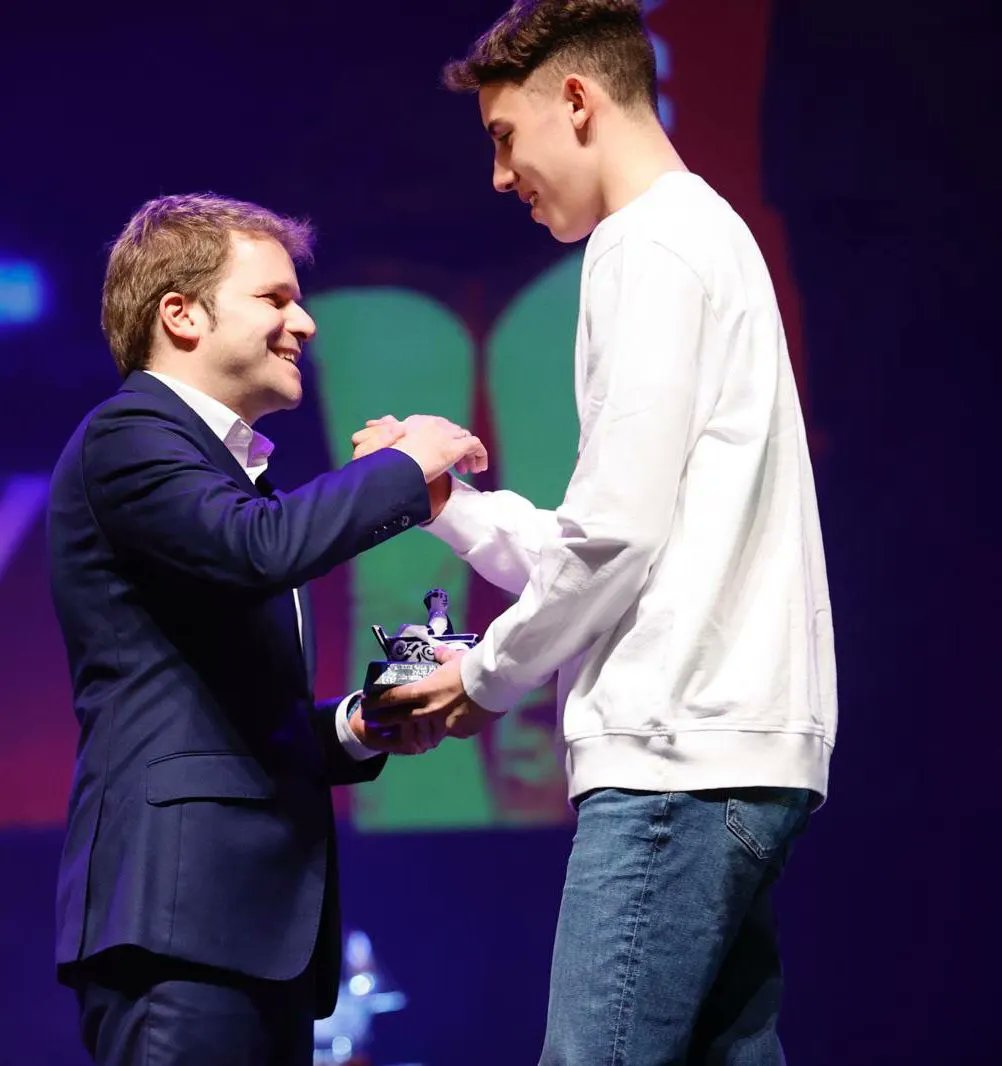 👉🏻 Na “XXIX Gala do Deporte Ferrolán” o xurado designou a Pablo Mera Seco como o mellor deportista masculino da categoría de baloncesto do ano 2023 pola súa fantástica progresión tanto no noso club como agora no @realmadridbasket . Parabéns Pablo!