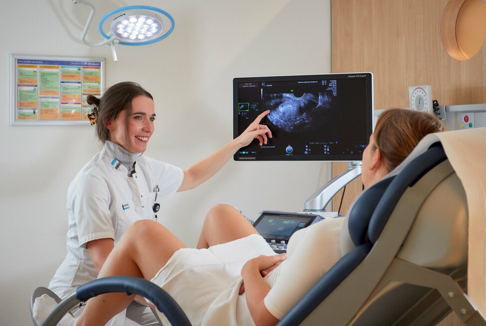 With a renewed ultrasound method, subtle movements of the uterus can be measured. This offers a new perspective on fertility issues in women with endometriosis! 👏 Find out the research here: tue.nl/en/news-and-ev… #Research #Fertility