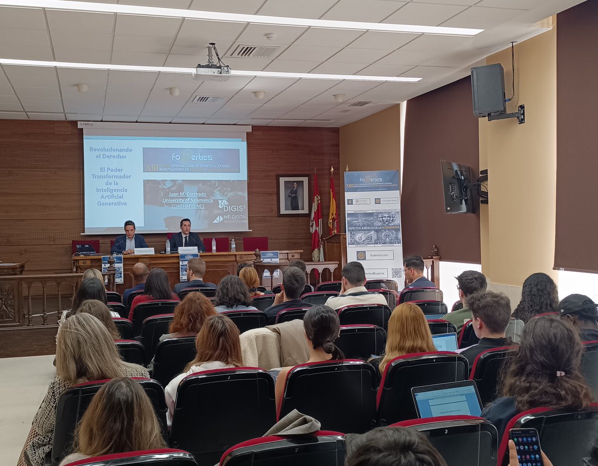 irenearenal's tweet photo. No podíamos cerrar la mañana de otro modo...interesante taller sobre IA generativa impartido por el Dr. Juan Manuel Corchado, catedrático de la @usal #FODERTICS13 @febuma https://t.co/ida7SSPCxP