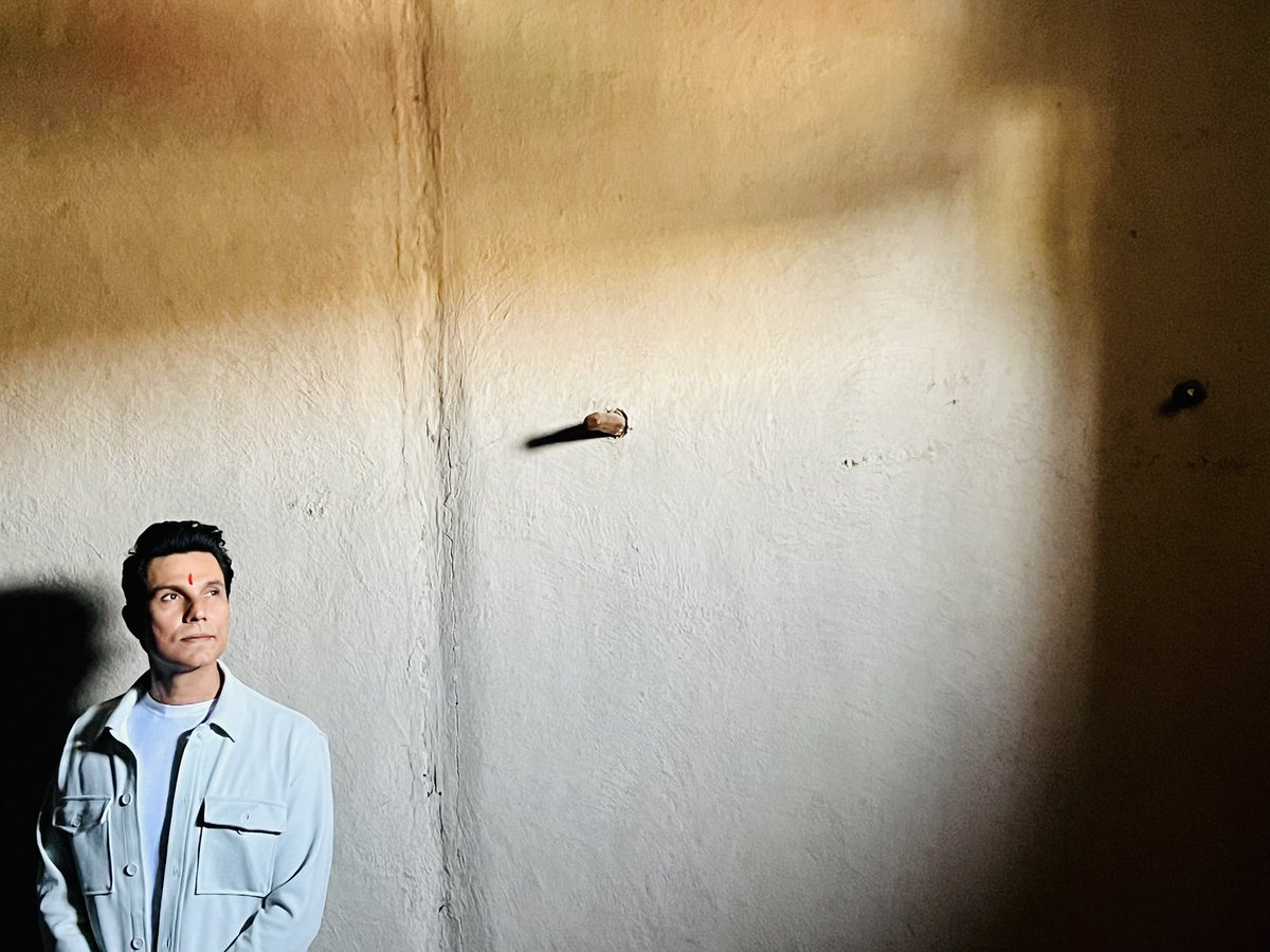 RandeepHooda's tweet photo. Visiting the birthplace of #SwatantryaVeerSavarkar, whose life and story always shrouded by mystery, suspicion and controversy , first by the British and then after independence by Indian politicians and yet who doesn’t give up , keeps fighting by hook or by crook, keeps inspiring and influencing revolutionaries, keeps being relevant decades after he’s gone.
One soaks in the energy of this place, where sacrifices and courage were rewarded with Kaala Paani and omission from glory, where the seeds of India’s first secret society were planted by the brothers with the last name …Savarkar 🇮🇳🇮🇳
Vande Mataram!

P.s. Felt humbled and travelled back in time. They have sold over a lakh books since the movie released. More people should come and visit the #VeerSavarkar smarak at Shivaji chowk Bhagur, Nashik.