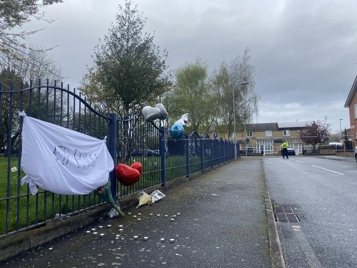 Tributes at the scene in Moss Side where a 17 year old boy, now named as Prince Walker-Ayeni, was fatally stabbed. One person living here told me she was leaving the area after more than a decade as she doesn’t feel safe @BBCNWT