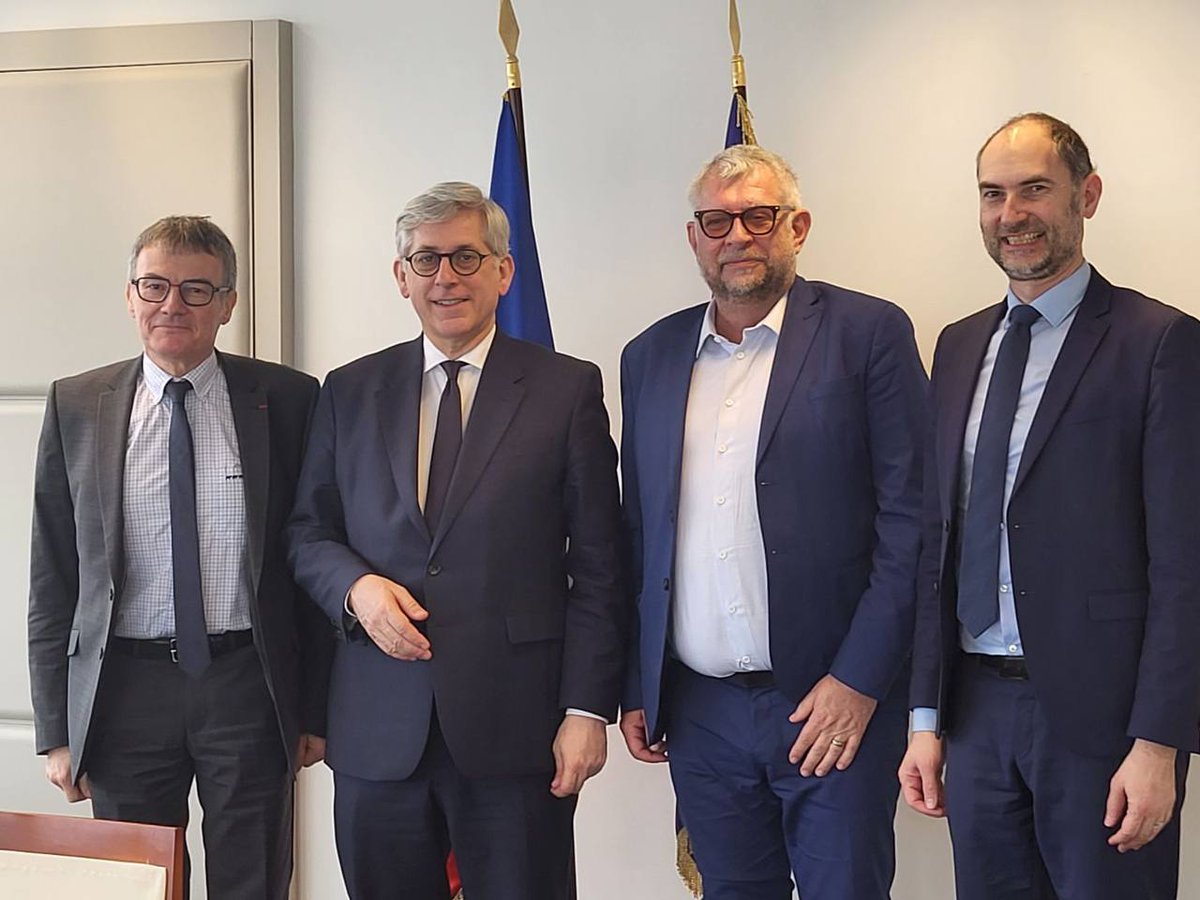 J’ai tenu à rencontrer <a href="/tgodeau/">Thierry Godeau</a> &amp; la <a href="/ConfPCMECH/">Conf. Pdt CME des CH</a> pour évoquer les sujets d'actualité, la gouvernance des hôpitaux et le nouvel élan à donner aux Groupements Hospitaliers de Territoire.

Nous devons accélérer l’universitarisation des territoires : une condition d’attractivité.