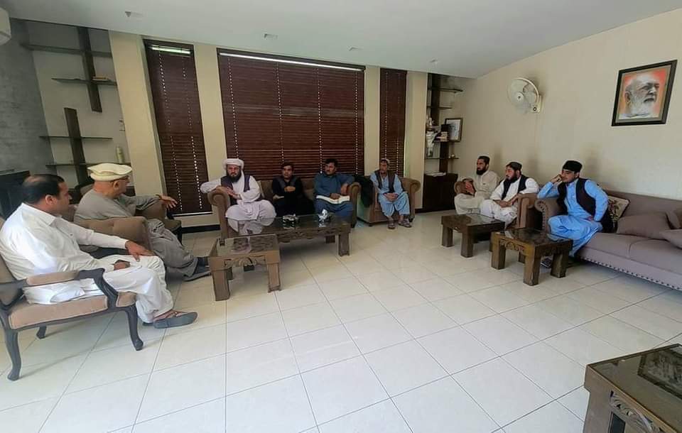 Mahmood Khan Achakzai, the Chairman of PkMAP, was visited at his home in Islamabad by the Chaman Sitin Committee. This time around, a thorough discussion about sitin occurred.