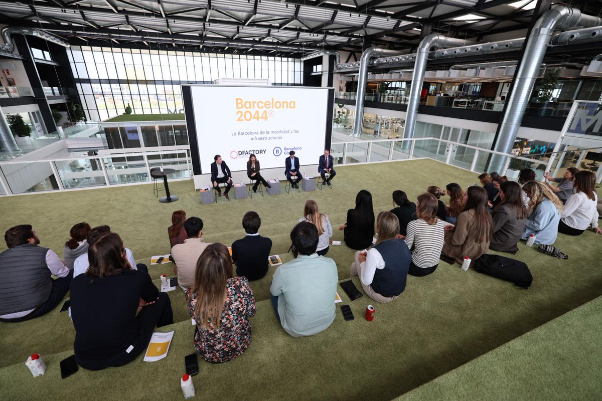 👏Arranca el debate sobre movilidad e infraestructuras en la ciudad de Barcelona. Moderado por Albert Gimeno (Consultpress) y con @SorigueBlanca (#CZFB), Pablo Vilanova (@Mercabarna_mb) y Antoni Segarra (@FGC) como ponentes. 💯