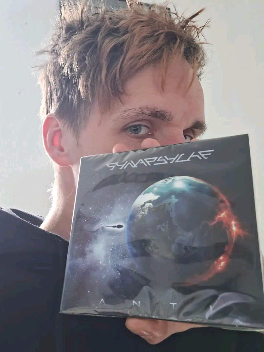 Synapsyche's tweet photo. Thanks to Dennis of #FragileChild for preordering "ANTI"! He made an amazing #remix for SILVERTONGUE that's included in the #newalbum!
We invite our fans who purchase our album to send us a pic holding the CD!

PREORDER ANTI https://t.co/fkikb17ByF

#synapsyche #anti #darkelectro https://t.co/kaZzlSxLvK