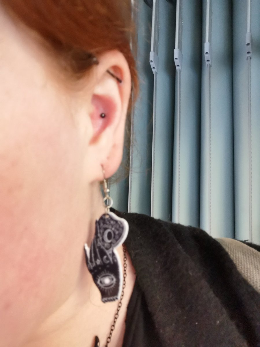 Nebelmond's tweet photo. Wurde erstmal nur eins - nächstes dann ggf beim Kontrolltermin 🥰
#KleinenDinge #ConchPiercing https://t.co/SsIH2ANCCG