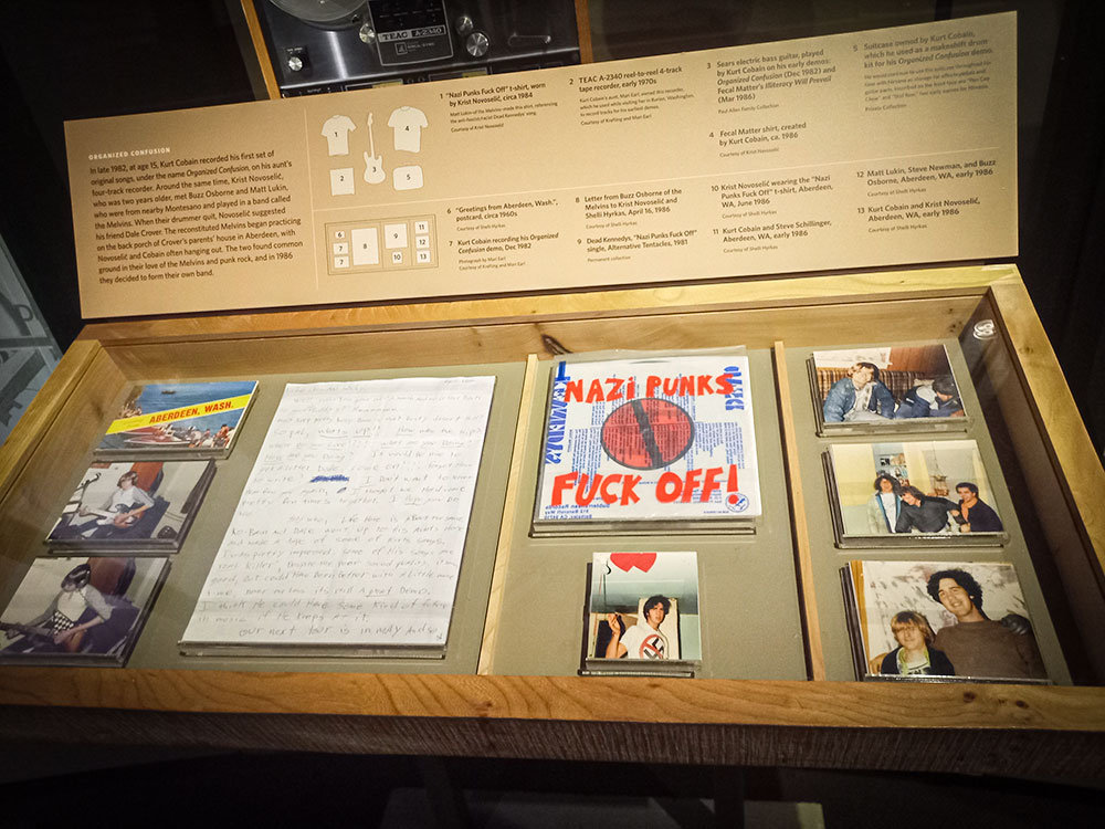 Ferdinando_Beat's tweet photo. y algunas imágenes de la exposición permanente Taking Punk To The Masses, situada en el renombrado Pop Culture Museum de Seattle. 📷 https://t.co/IUFmZA4986
