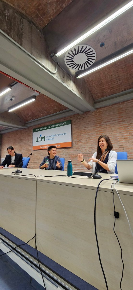 1ª MESA REDONDA -Conducta Animal 
Más allá del reforzador positivo - R. Morato
Protocolo de enseñanza en discriminación auditiva para entrenamiento en conducta verbal análoga en perros - <a href="/l_psicologia/">Andrea L.Bosch Psicología</a>
¿Cómo jugar con Toby si Toby no quiere jugar? - M. Monrós