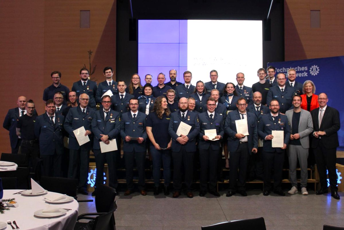 THW Gießen feiert „Blaue Nacht 2023“: Jahresabschlussfeier mit Fluthilfe-Ehrungen dlvr.it/T568zD