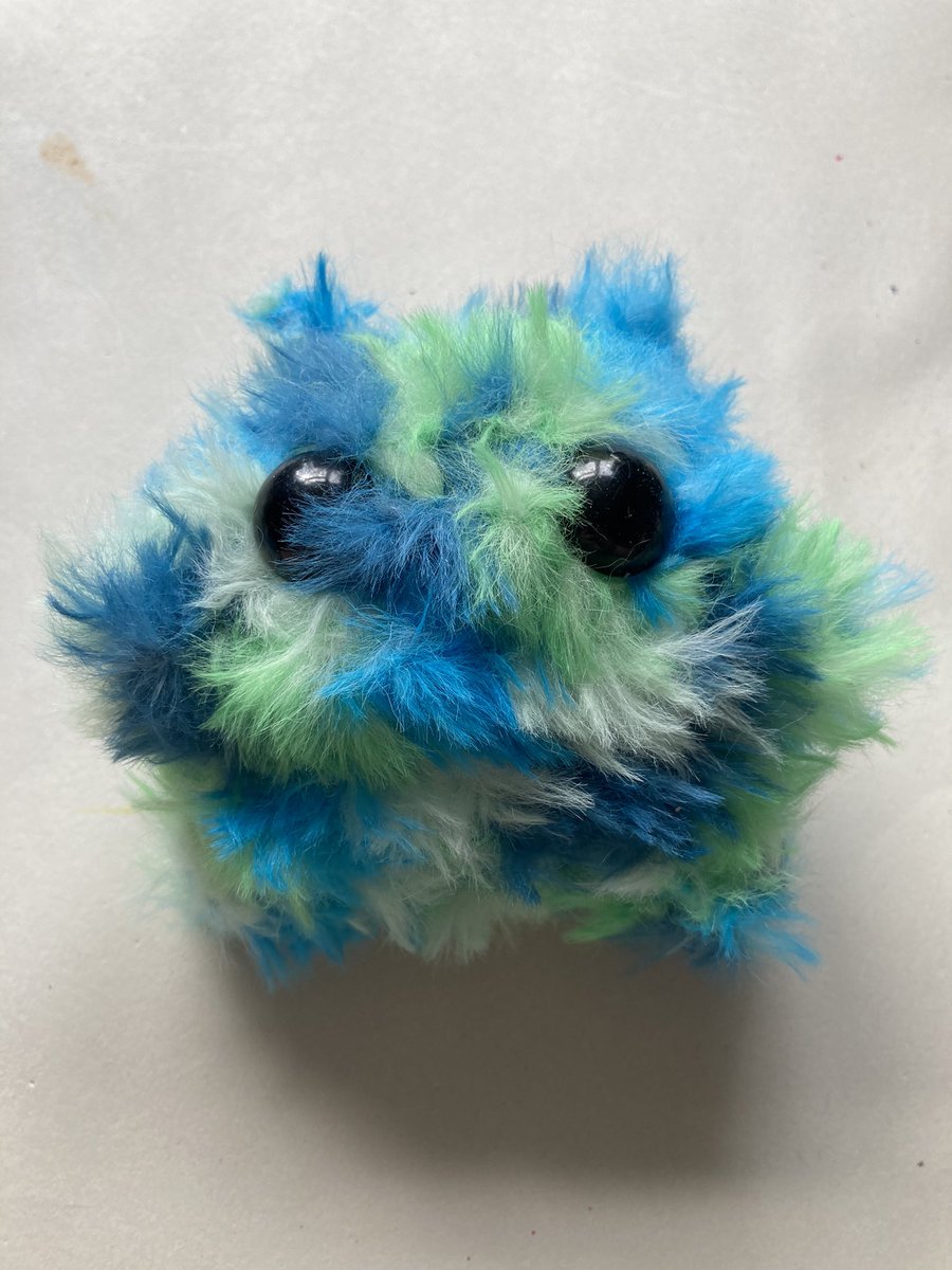 Another concept idea for a possible Limited Edition Mini Alien collection. Do you think he’s fluffy enough?

#Craft #Crochet #Fluffy #ProductTesting