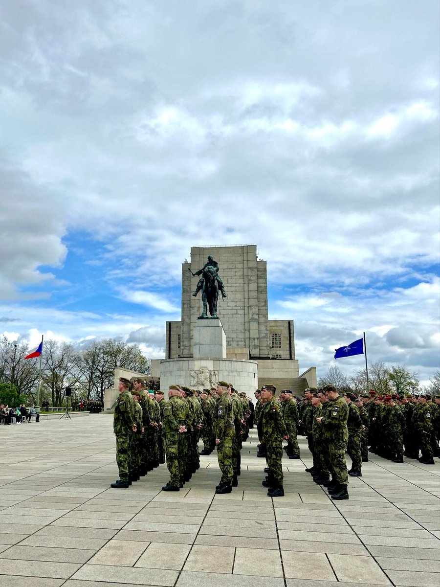 Takzvaní záložáci jsou nedílnou součástí obrany naší země. Nemůžeme se totiž tvářit, že obranu republiky zajistí jenom profesionální vojáci, kterých je navíc nedostatek. Naopak jde o úkol pro celou společnost. Jaký je stav? Máme přibližně 5 tisíc příslušníků aktivních záloh, ale…