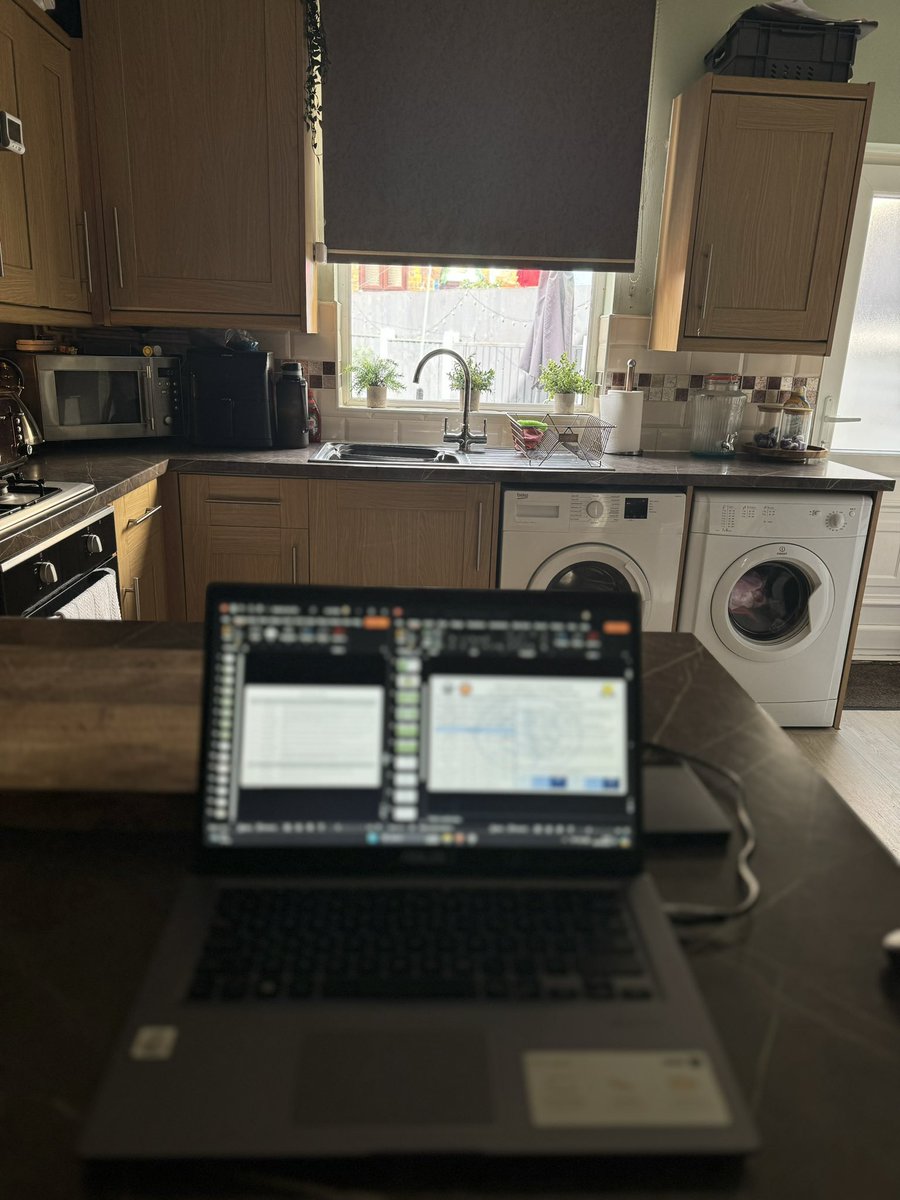 Jon_Sinker's tweet image. Report Writing with a brew! 
☕️👀⚽️📈📊⬆️🏆

#oppositionanalysis #talentID #football
#footballscouting