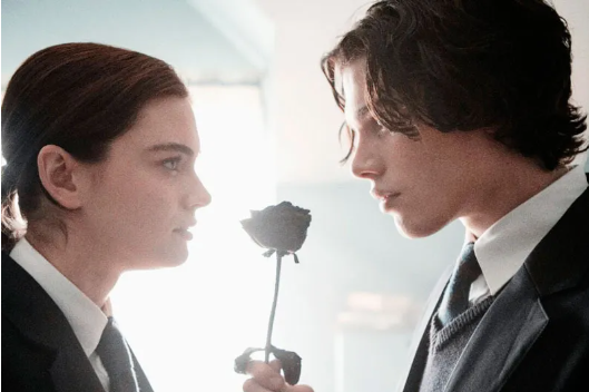 ¡Ya está en <a href="/NetflixES/">Netflix España</a> la adaptación del libro «Fabricante de lágrimas»!💙  ¿La has visto ya? 

Si te has quedado con ganas de más, te proponemos un recorrido para descubrir otras novelas adaptadas en los últimos años. 👉bit.ly/3VHN4Cs