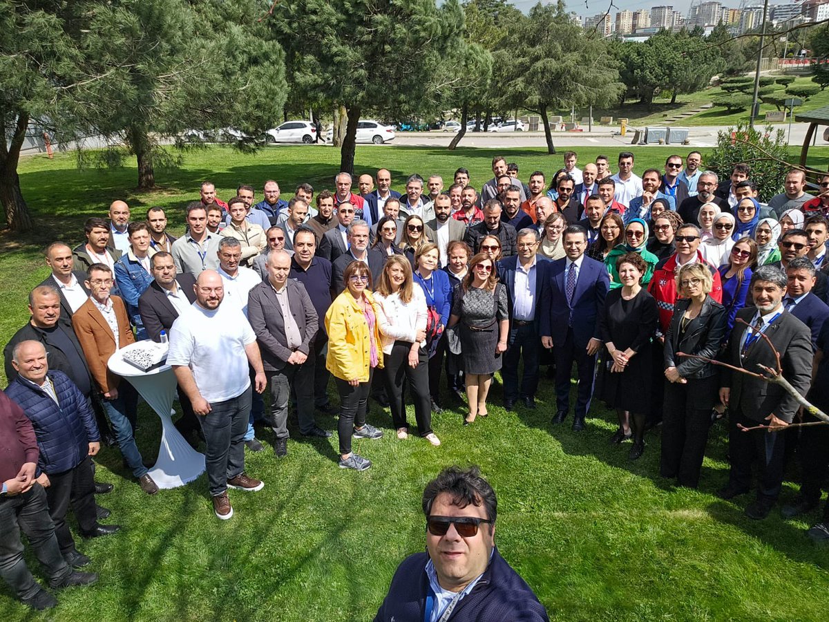 heasresmi's tweet photo. Sabiha Gökçen Havalimanı Otoritesi HEAŞ Genel Müdürümüz Sayın @farukkacir HEAŞ çalışanları ile bir araya gelerek, Kadir Gecesi ve Ramazan Bayramlarını kutladı.
Sayın Genel Müdürümüze teşekkür eder, birlik ve beraberlik içinde nice bayramlar dileriz. 🍬✈️
#heas #ramazan #bayram https://t.co/XZCF0Uitde