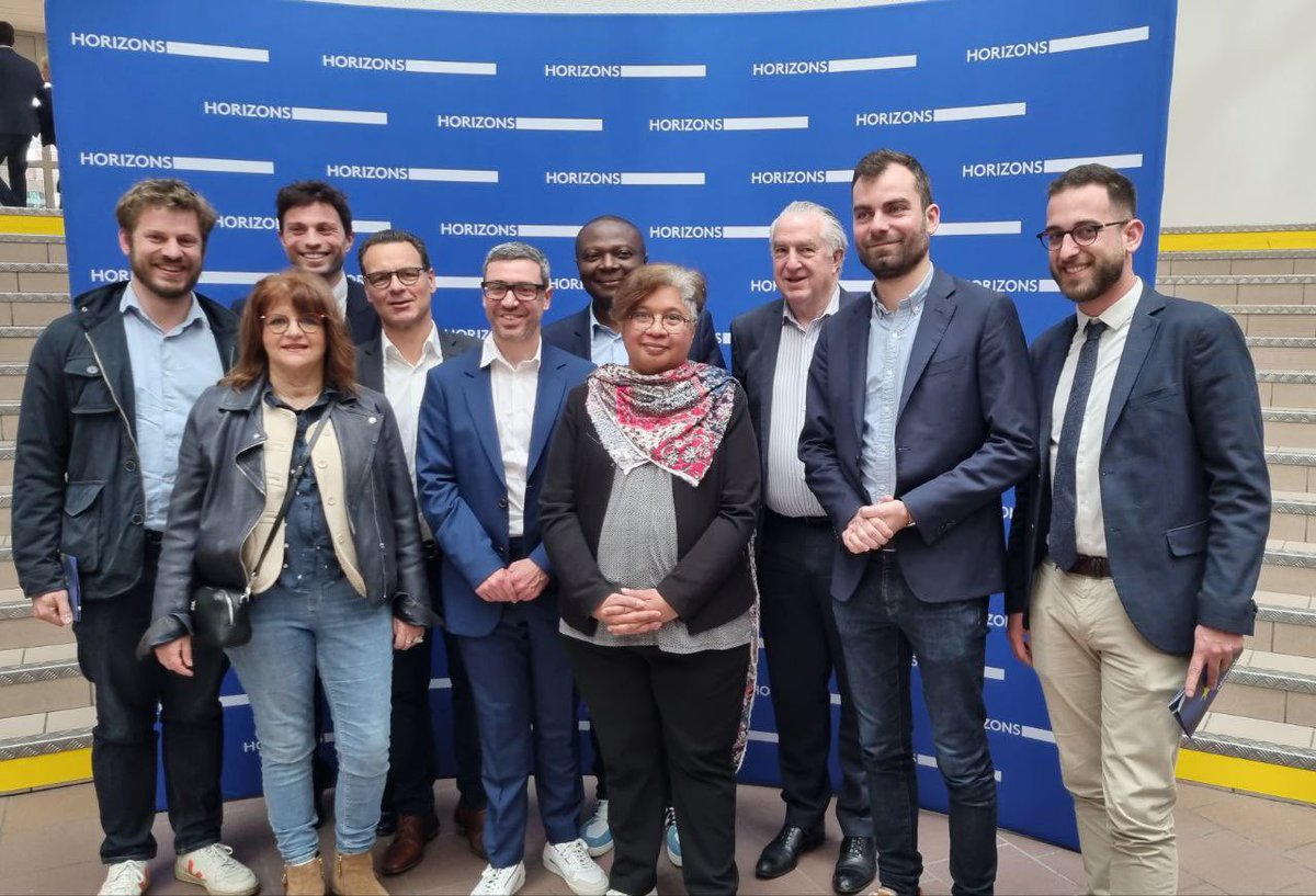 JeanMoulliere's tweet photo. 🔵⚪️ Le Nord en force au séminaire des cadres @HorizonsLeParti à Besançon ! @EPhilippe_LH #Horizons https://t.co/zela2khPLy