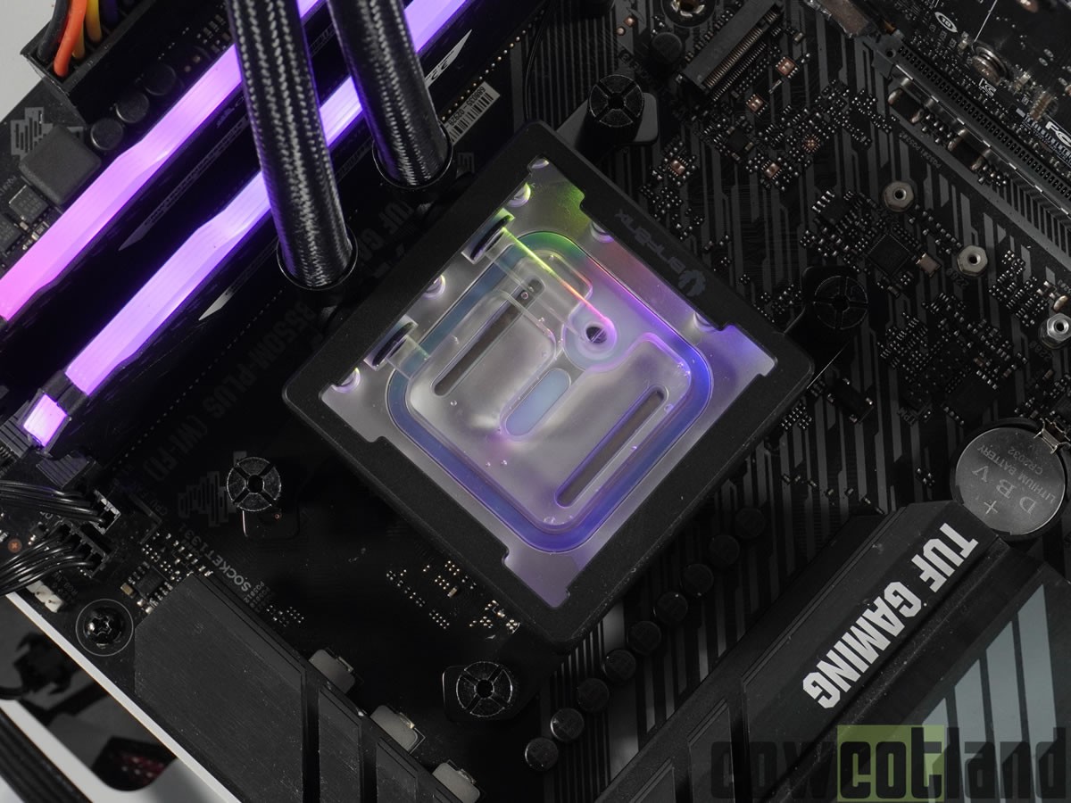 cowcotland's tweet image. #BitFenix Cube 360, un AIO au style original, mais... dlvr.it/T56BQp