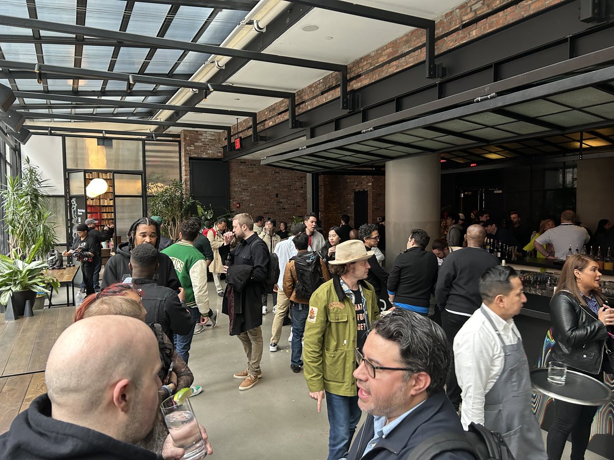 redbridge_ZEC's tweet photo. CEO @mrkit2u had a great time at Avalanche Creator House in NYC talking about red·dev's #ZavaX Bridge and @fundraisinapp with the Avalanche community including @luigidemeo, pictured.
#Avalanche https://t.co/XFeU5IbVwI