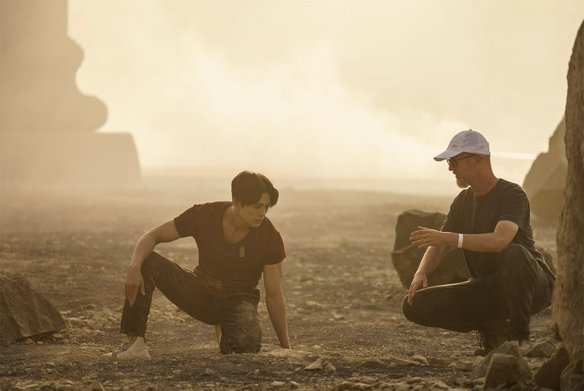 NEW behind the scenes photo of Mackenyu and director Tomek Baginski 🎬 #聖闘士星矢TheBeginning #SaintSeiya #KotZmovie