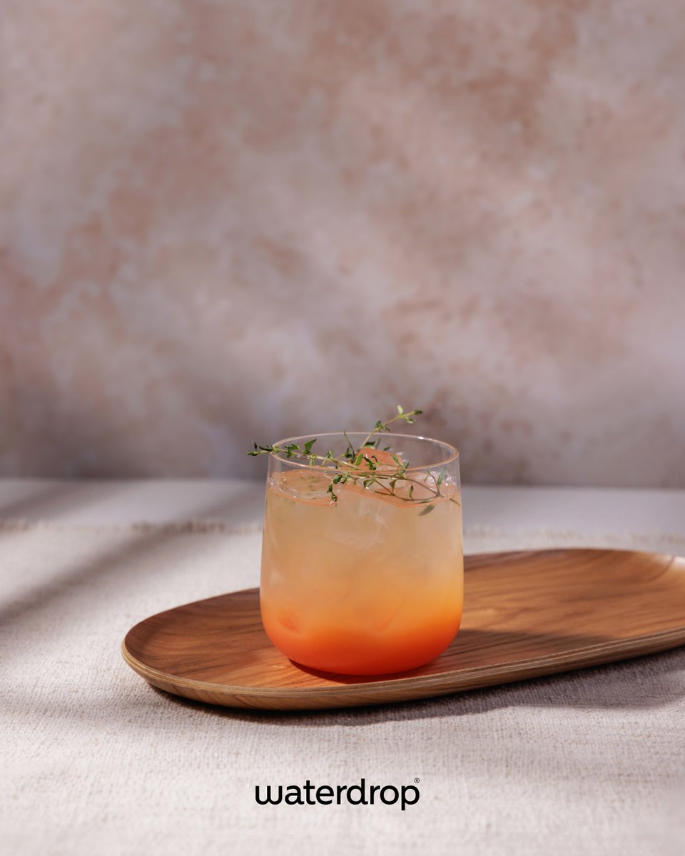 It's Friday- Thyme for a Mocktail! 🍸 For this Grapefruit & Thyme Fizz, you'll need: 🧘 1x waterdrop® ZEN⁠ (Starfruit - Lemongrass - White Tea)⁠ 🫧 250ml sparkling water⁠ 🌿 Thyme sprigs⁠ 🍊 Juice of ½ grapefruit⁠ 💚 Juice of ½ lime⁠ 🧊 Ice cubes⁠ ✨ Garnish: Thyme…