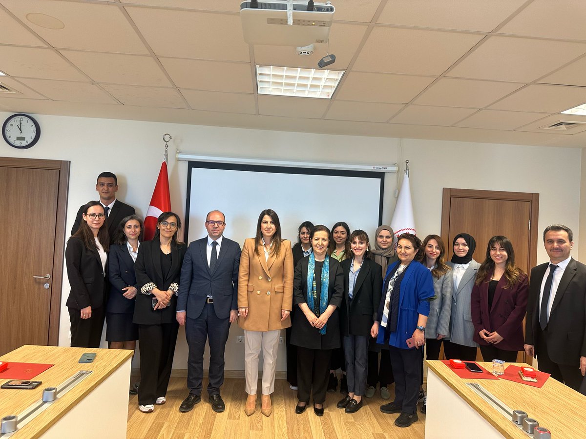 Genel müdürümüz Süreyya Erkan,uzmanlık yolunda önemli bir adım olan asil memur olma yemin törenine katılarak uzman yardımcılarımıza kariyerleri açısından hayırlı bir başlangıç olmasını temenni etti.