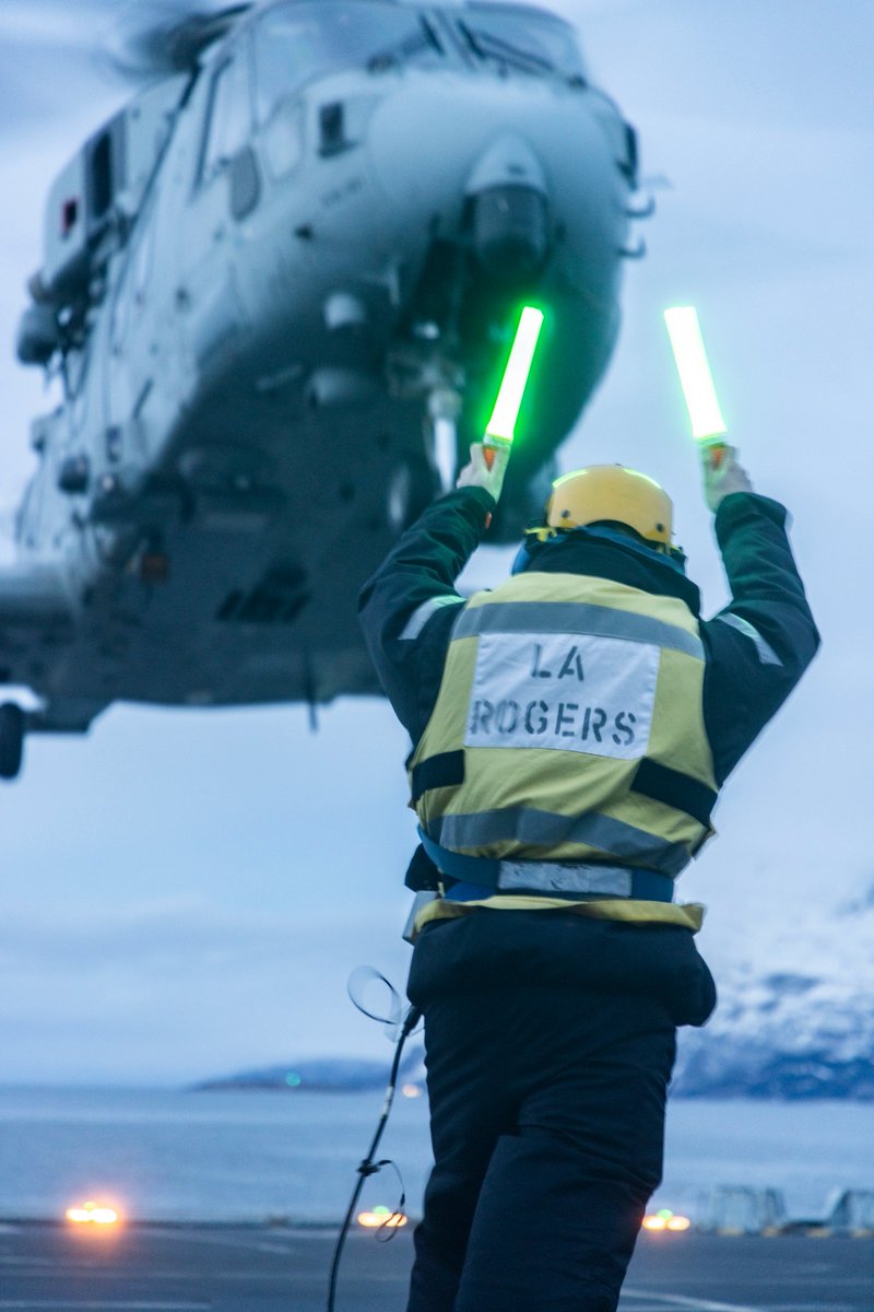 Sailors from RNAS Culdrose’s @1700NAS supported @RoyalMarines during Exercise #nordicresponse24 – part of #SteadfastDefender24 where NATO forces practised amphibious landings on the arctic coast of Norway. The squadron embarked a flight-deck team on landing ship @RFAMountsBay