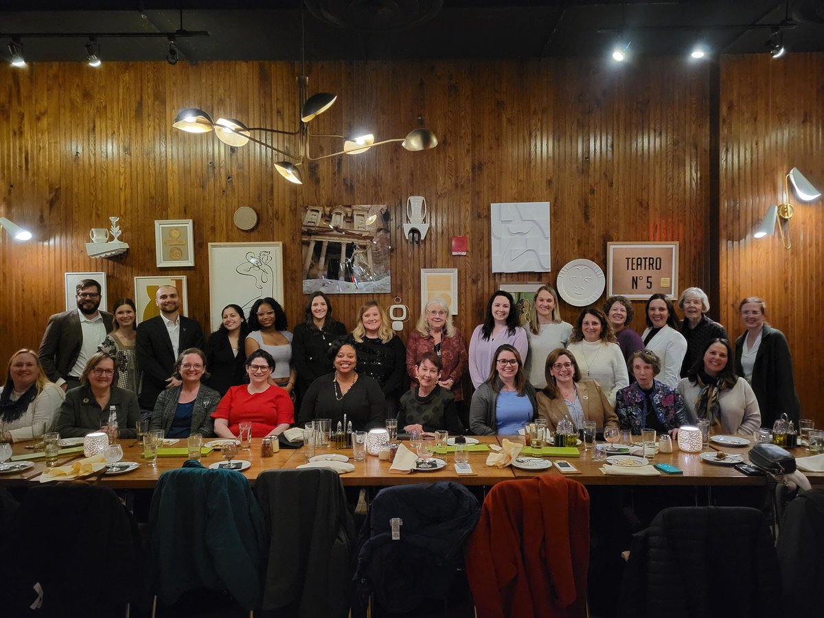 @VUNursing students, faculty & alumni + @VUNursingDean = a *wonderful* night on the town! Amazing food and even more amazing company 😊 My highlight? EVERYTHING lol But also talking to #BSN students who may consider futures in #nursing #research and #academia 🤩 #ENRS2024