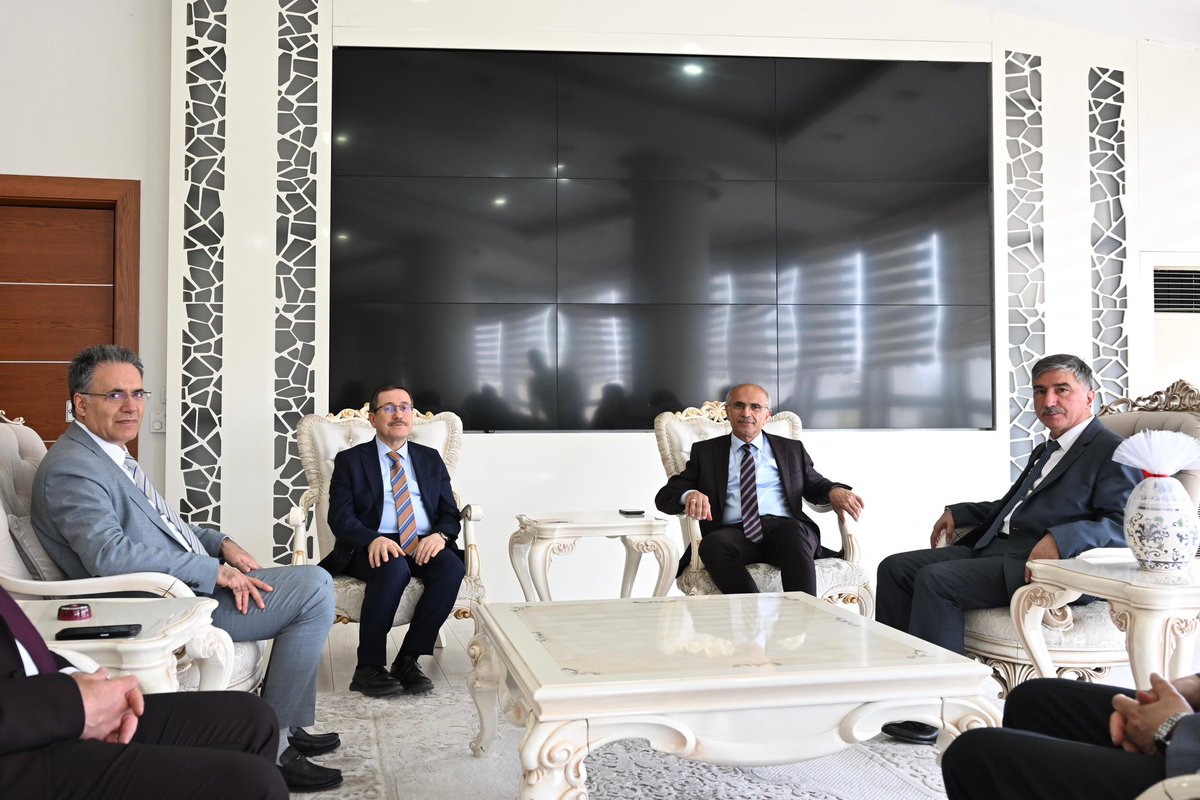 İnönü Üniversitesi Rektörü <a href="/ProfDrAKizilay/">Prof. Dr. Ahmet Kızılay</a> ve Rektör Yardımcıları, hayırlı olsun ziyaretinde bulundular. 

Ziyaret sırasında; Üniversitelerimizin, şehrin gelişimi ve kültürü üzerindeki önemini vurgulayarak yapacağımız çalışmalar hakkında istişarelerde bulunduk. 

Kıymetli