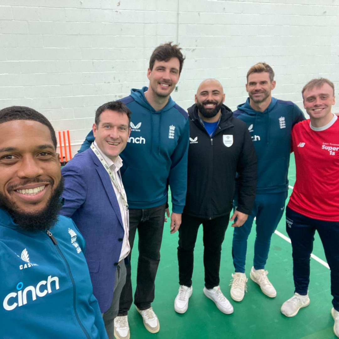 Today the UK government announced an additional £35m investment to @ECB_cricket to boost grassroots cricket. To mark the occasion @RishiSunak, & some other special guests, came to The Kia Oval to meet participants of @LordsTaverners Super 1s, @Chance2Shine & @AceProgramme 🏏👏